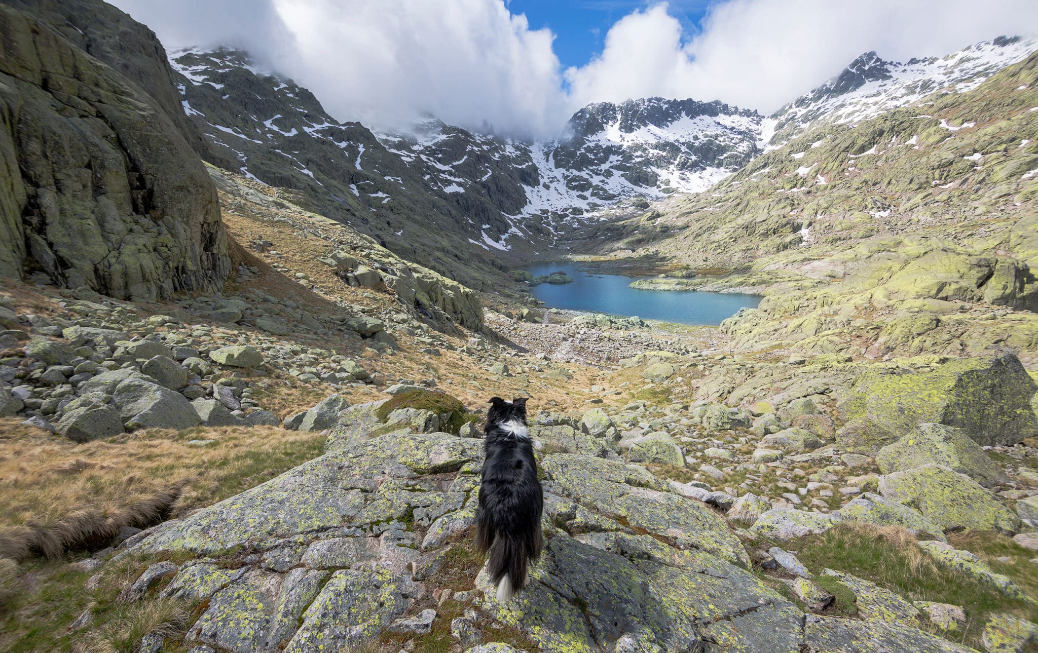 Senderismo en la Sierra de Gredos con vistas a la Laguna Grande